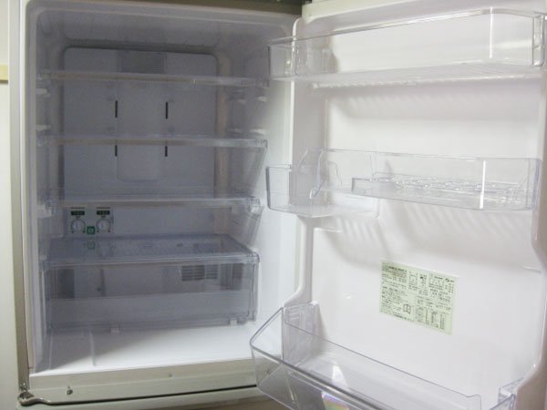 シャープの冷蔵庫を西宮市で買取しました。画像2