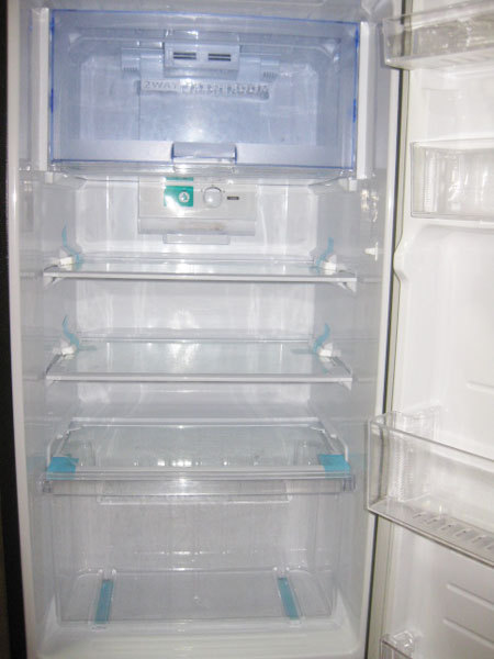 シャープの冷凍冷蔵庫を大阪市旭区で買取ました。画像4