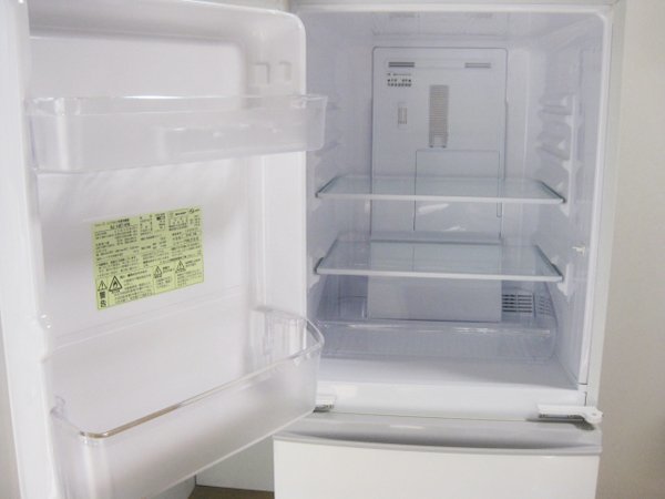 シャープの冷凍冷蔵庫を大阪市西区で買取ました。画像3
