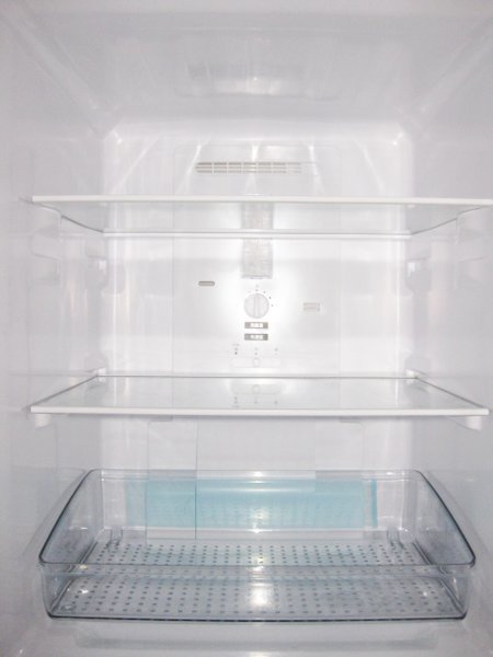 シャープの冷蔵庫を大阪市北区で買取ました。画像4