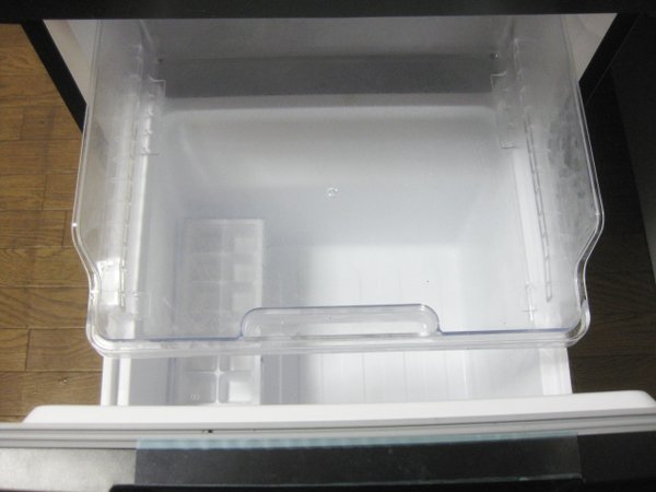 シャープの冷蔵庫を大阪市北区で買取ました。画像5
