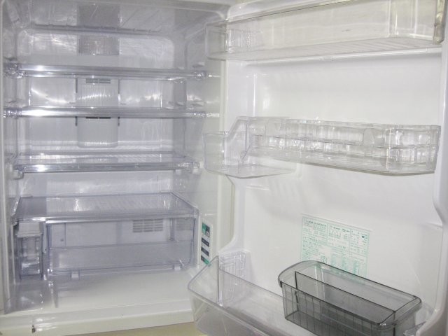 シャープの冷凍冷蔵庫を豊中市で買取ました。画像4