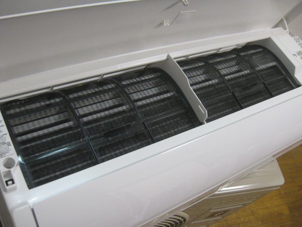 シャーププラズマクラスタ－7000のエアコンを神戸市中央区で買取ました。画像4